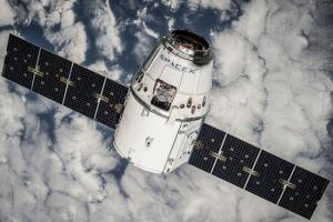 Проект Илона Маска Starlink понес первые потери: 3 спутника упадут на Землю