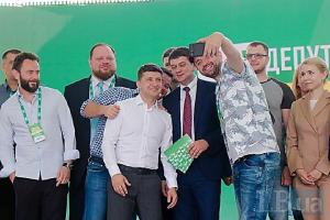 "Задача - сделать конфетку": "ЗеКоманда" ищет губернатора Николаевской области через Facebook
