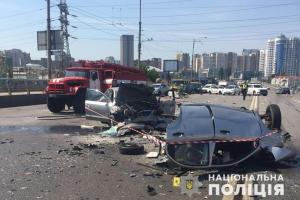 В Киеве две легковушки столкнулись лоб в лоб, погибли 4 человека