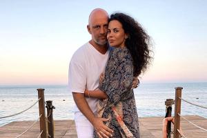 Настя Каменских топлесс и котлеты: Рэпер-молодожен показал свой обед