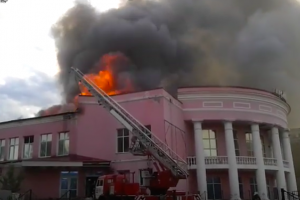 Для тушения пожара была использована только одна машина: В Кадиевке сгорел кинотеатр