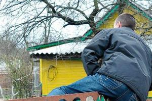 В Лисичанске воруют заборы, но спасают бдительные соседи
