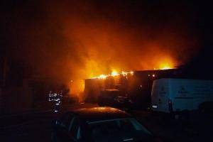 В Киеве на автобазе вспыхнул пожар