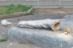 Отвалилась булава: Соцсети обсуждают "знаковый" инцидент в родном городе Зеленского