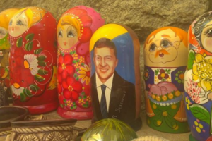 В Киеве начали продавать матрешки с Зеленским