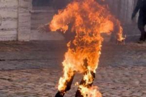 На Закарпатье мужчина совершил акт самосожжения возле прокуратуры