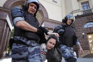 Бабченко о протестах в Москве: "В Киеве после избиения студентов Майдан был забит людьми. В Москве - тишина"