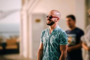 Никто не намерен увольнять ведущего грузинского тв-шоу "P.S.", несмотря на скандальный эфир