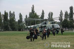 Не допустим никаких провокаций: На Донбасс прилетели на вертолете силовики