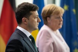 Зеленский провел телефонный разговор с Меркель: подробности