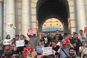 Украинцы вышли протестовать на Майдан из-за решения ЦИК: кадры