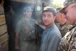 Во время поездки на Луганщину Зеленский зашел на полкилометра дальше нулевой позиции ВСУ