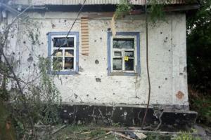 На Луганщине боевики открыли огонь из Первомайска: под обстрел попали дома мирных граждан