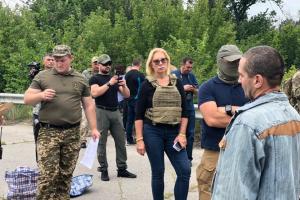 Боевики "ЛНР" передали украинской стороне 64 осужденных