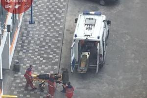 Под Киевом мужчина спускался с 5 этажа на простынях и сорвался