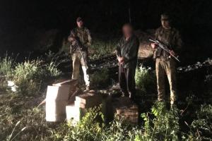 Хотел ввезти из России стероиды и анаболики на миллион: в Сумской области задержали контрабандиста