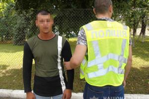 В Киеве рецидивист ранил 18-летнюю девушку