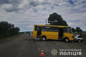 На Тернопольщине рейсовый автобус столкнулся с иномаркой: есть жертвы