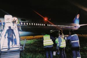 "Самолет вылетел в поле": В столичном аэропорту Жуляны случилось ЧП