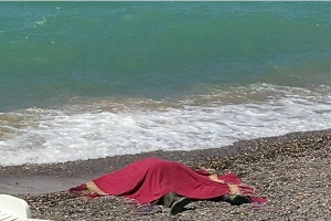 В Крыму на пляж вынесло труп с привязанной гирей (18+)