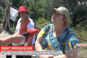 Ярая сепаратистка, пересекающая КПВВ на Донбассе, попала в телесюжет: сеть в гневе от ее слов