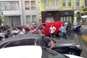 Молодчиков, напавших на автомобиль Порошенко, ищет полиция