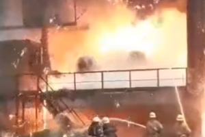 На "Азовстали" разлились тысячи тонн раскаленного чугуна: видео аварии