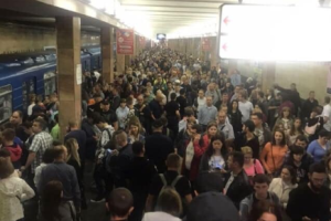 "Полный хаос": В киевском метро из-за ЧП парализована работа нескольких станций