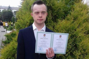 Первый в Украине человек с синдромом Дауна получил высшее образование