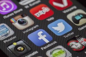 Пользователи Facebook, Instagram и WhatsApp столкнулись с серьезным сбоем в их работе
