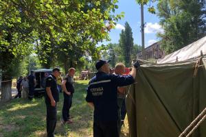 В Лисичанске 12 человек вернулись в аварийный дом, часть жильцов ночует в палатке