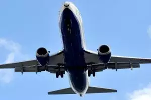 Отказала гидросистема: В России еще один самолет совершил экстренную посадку