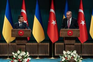 Зеленский в Турции предложил почтить память погибших украинских морпехов