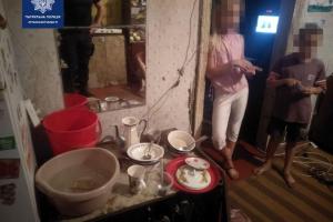 В Рубежном пьяный отец не пускал детей домой: вмешалась полиция
