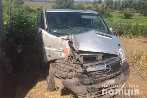 На Луганщине под колеса поезда попал микроавтобус