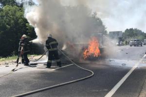 На Житомирщине произошло огненное ДТП с маршруткой и BMW: более 20 пострадавших