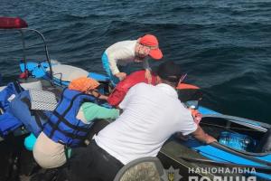 На Херсонщине мужчину и женщину на каяке унесло в открытое море