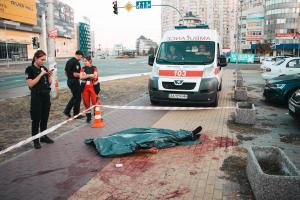 В столице мужчина свел счеты с жизнью флаконом от духов