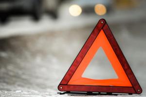 Жуткое ДТП в Киеве: Легковушка на бешеной скорости влетела в троллейбус