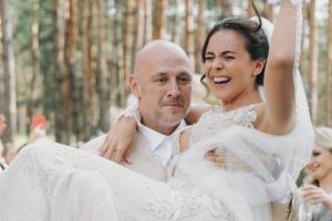 "Большая и малая мимишки": в сети появилось трогательное домашнее фото женатого Потапа
