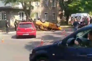 В Северодонецке случилось серьезное ДТП: "Москвич" перевернуло на крышу