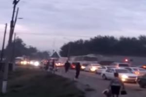 В Казахстане поезд протаранил автобус: момент удара попал в кадр