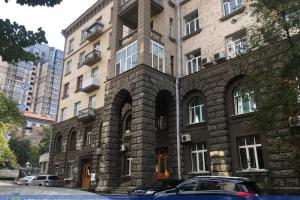 Рейдеры пытались захватить помещение на Банковой в Киеве