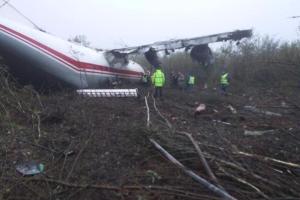Под Львовом самолет Ан-12 совершил жесткую посадку