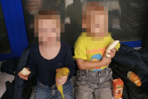 В лисичанский супермаркет пришли два раздетых маленьких мальчика: горе-мамаша найдена