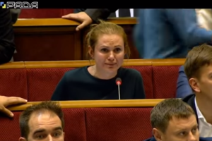 Нардеп от "Слуги народа" расплакалась в сессионном зале: видео