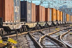 Через Украину начал курсировать транзитный поезд из Китая в Словакию