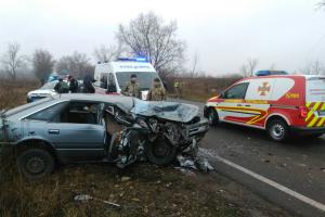 На выезде из Северодонецка произошло ДТП: спасатели вырезали мужчину из разбитого авто