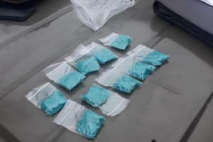 Полиция Луганщины задержала на почте парня, который получил посылку с наркотиками