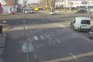 С детьми на красный свет: детали и видео серьезного ДТП с Кулебой